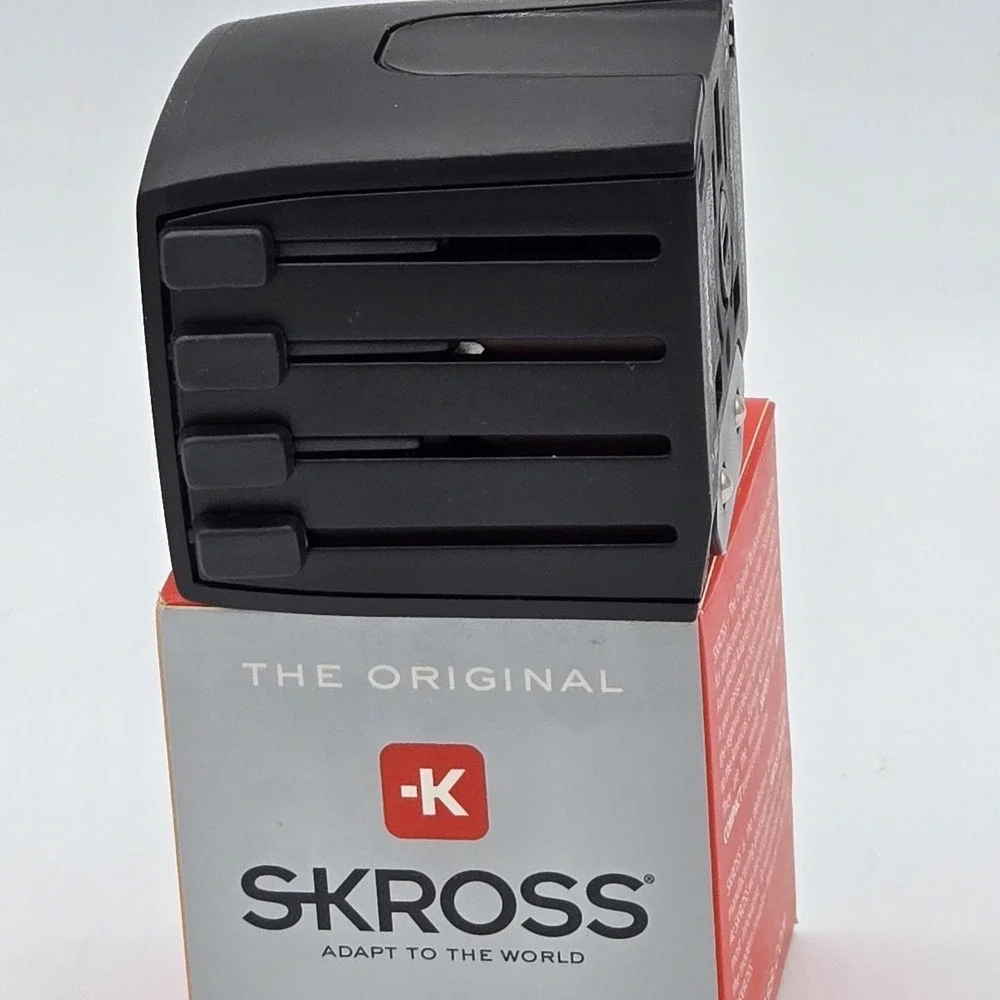 Skross World Adapter Universal Travel Plug Black With Box Asia Version‎
